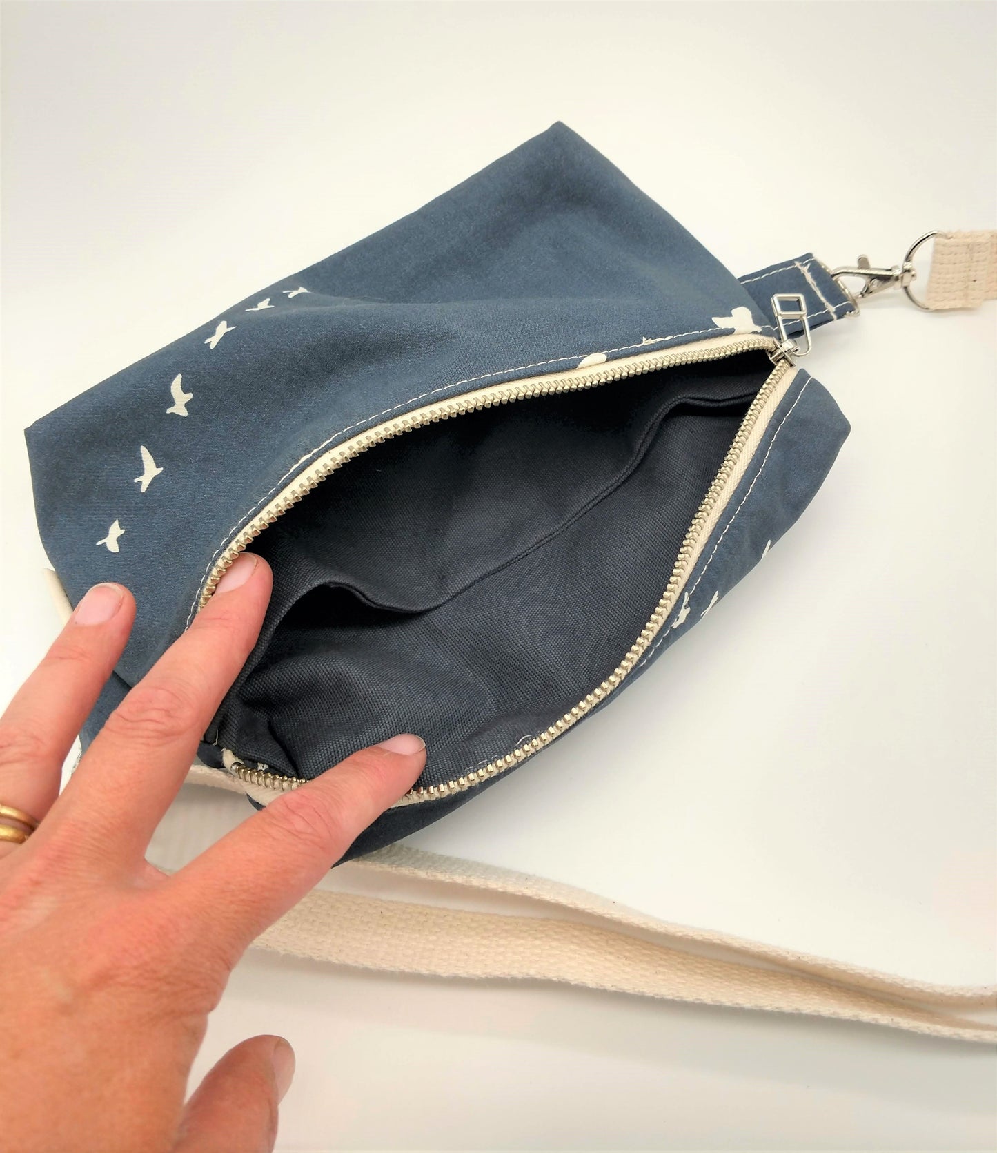 PDF sewing pattern. Hip bag with zipper.