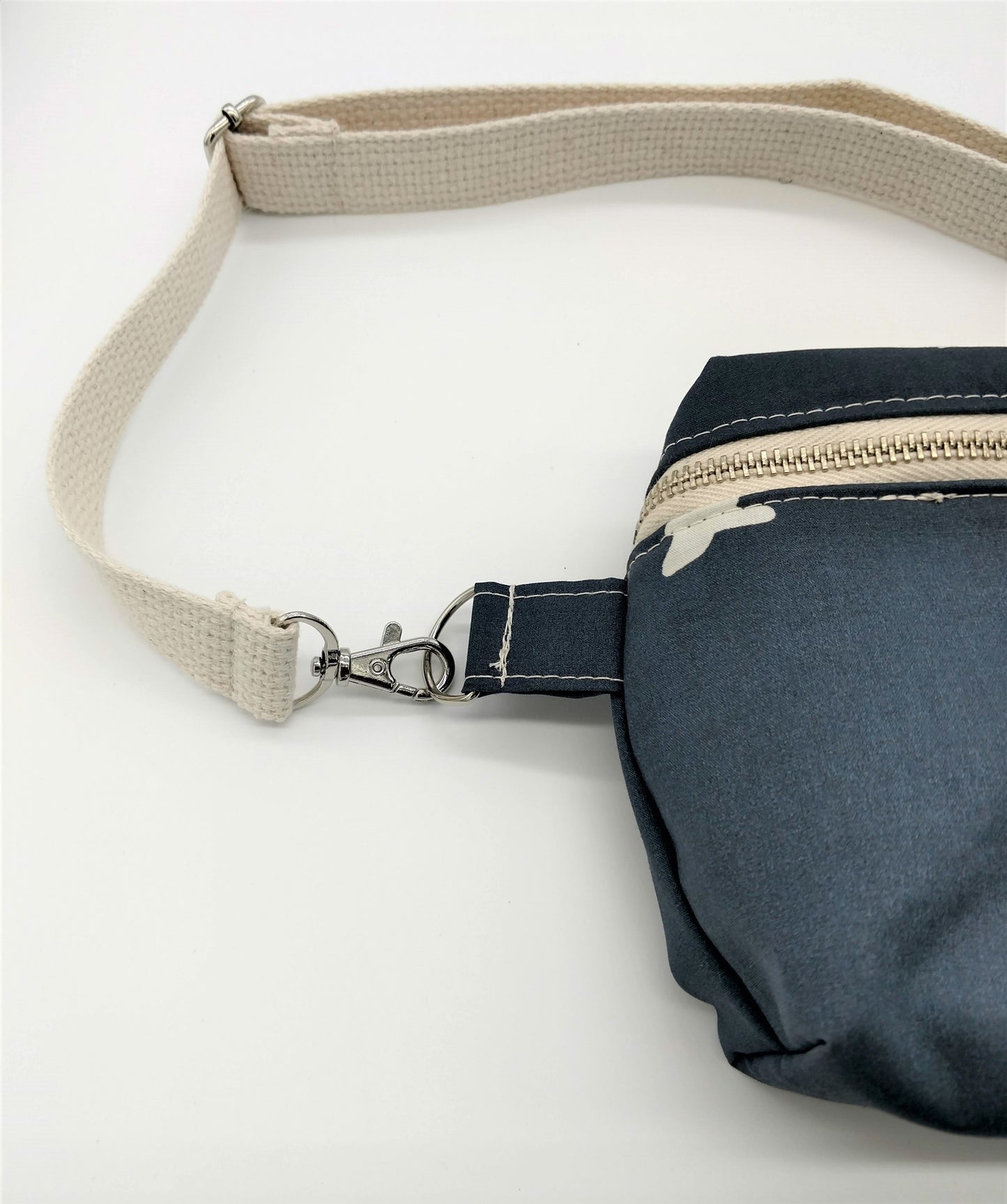 PDF sewing pattern. Hip bag with zipper.